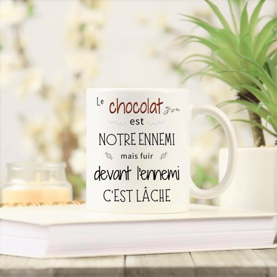 Petit 11 · Mug personnalisé Humour Fan de chocolat Le chocolat est notre ennemi, mais fuir devant l'ennemi c'est lâche mug-humour, mug-cremaillere, mug-multi-occasions, mug-personnalise-noel- -1