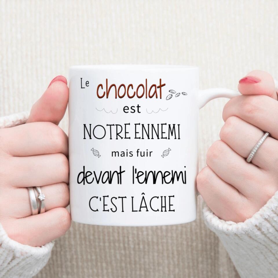 Petit 11 · Mug personnalisé Humour Fan de chocolat Le chocolat est notre ennemi, mais fuir devant l'ennemi c'est lâche mug-humour, mug-cremaillere, mug-multi-occasions, mug-personnalise-noel- -1