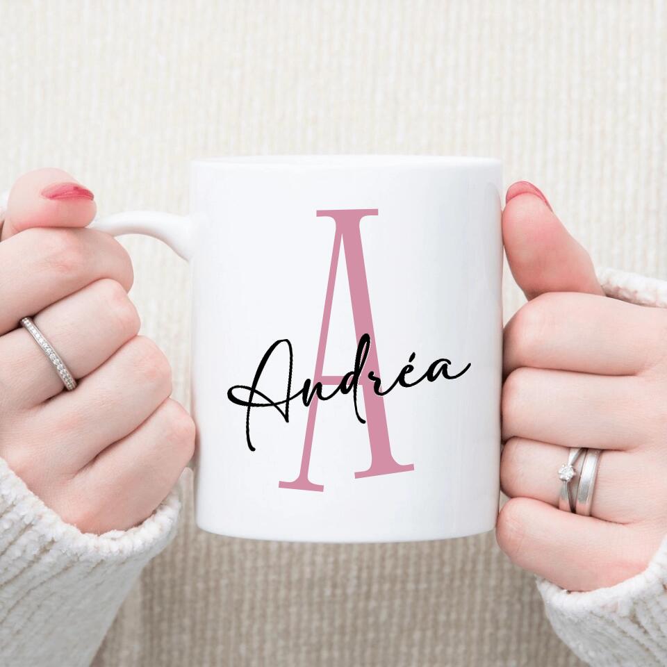 Petit 11 · Mug personnalisé ▪ Prénom & initiale élégante mug-humour, mug-anniversaire, mug-collegue, mug-multi-occasions, mug-pot-de-depart-retraite, mug-couple, mug-homme, mug-femme, mug-enfant, mug-personnalise-noel, mug-nouvel-an, mug-diplome 1
