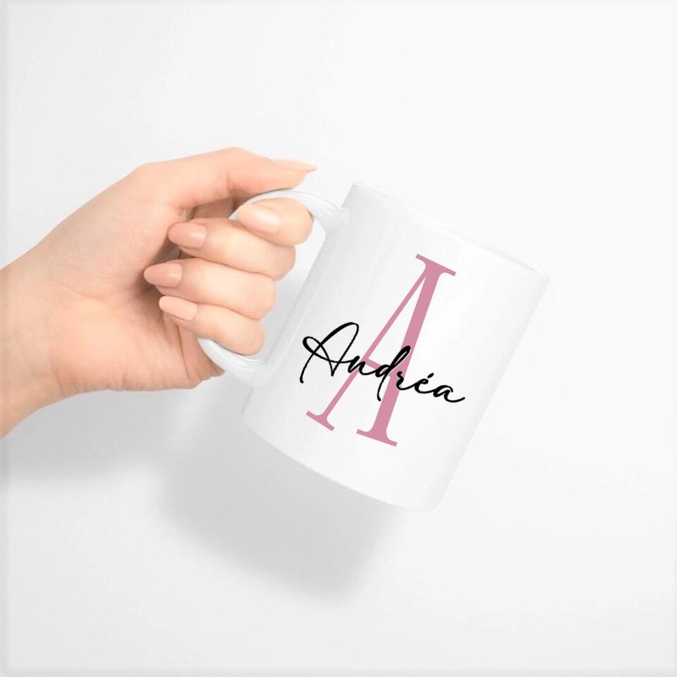 Petit 11 · Mug personnalisé ▪ Prénom & initiale élégante mug-humour, mug-anniversaire, mug-collegue, mug-multi-occasions, mug-pot-de-depart-retraite, mug-couple, mug-homme, mug-femme, mug-enfant, mug-personnalise-noel, mug-nouvel-an, mug-diplome 1