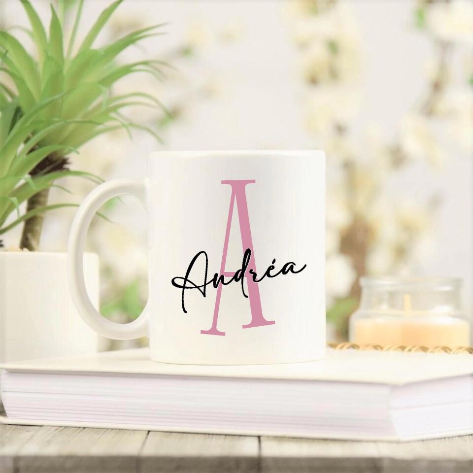 Petit 11 · Mug personnalisé ▪ Prénom & initiale élégante mug-humour, mug-anniversaire, mug-collegue, mug-multi-occasions, mug-pot-de-depart-retraite, mug-couple, mug-homme, mug-femme, mug-enfant, mug-personnalise-noel, mug-nouvel-an, mug-diplome 1