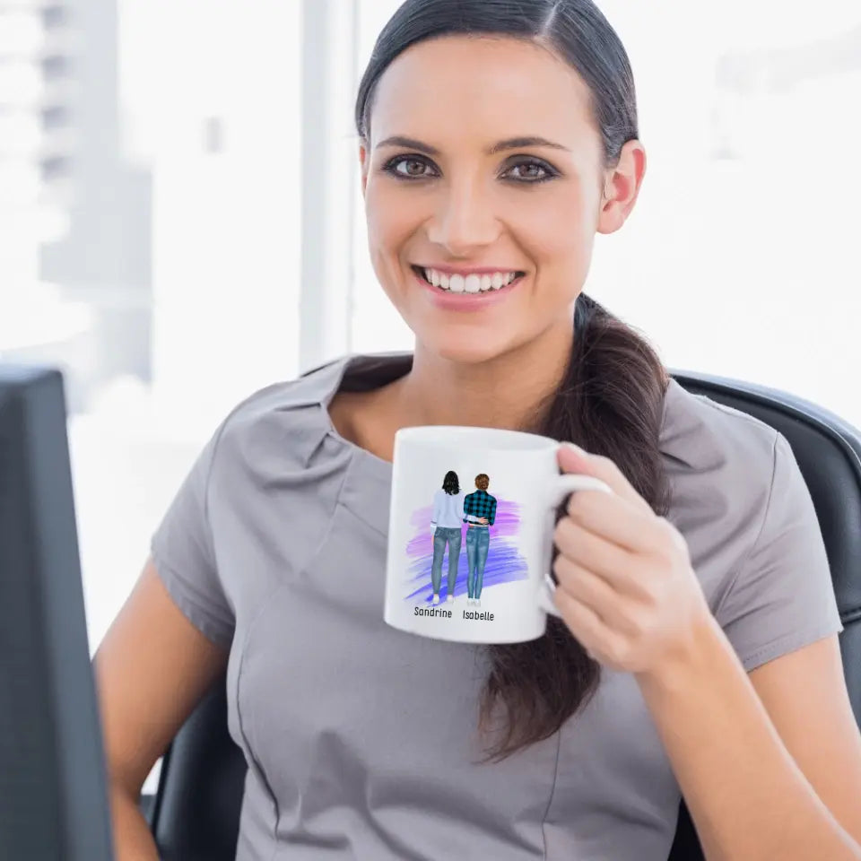 Petit 11 - mug personnalisé portrait de deux femmes avec prénom et phrase les amis sont des anges qui nous soulèvent quand nos ailes ont oublié comment voler